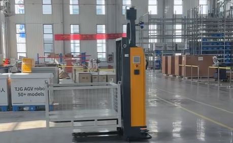 纺织行业降本增效！AGV搬运机器人打通生产全链路
