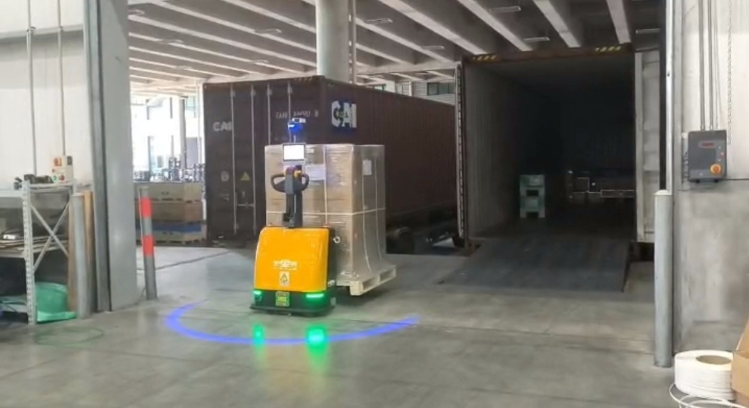 AGV搬运叉车，助力机电设备企业实现厂内物流自动化升级